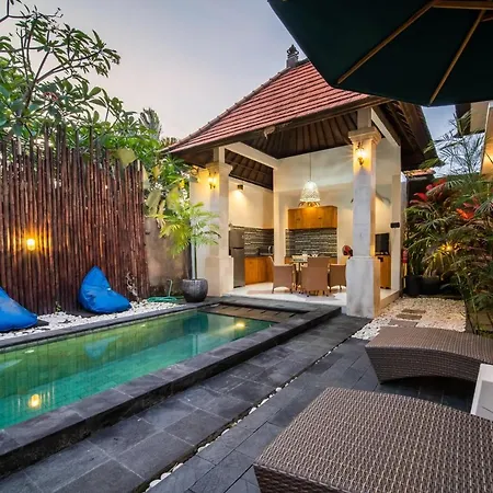 Villa Banua Seminyak Exterior photo